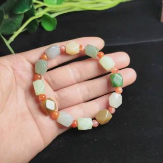 李女士戴和田玉手串后气质大变